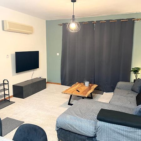 212 Apartment, A 2-Bedroom Escape Paphos Exterior foto
